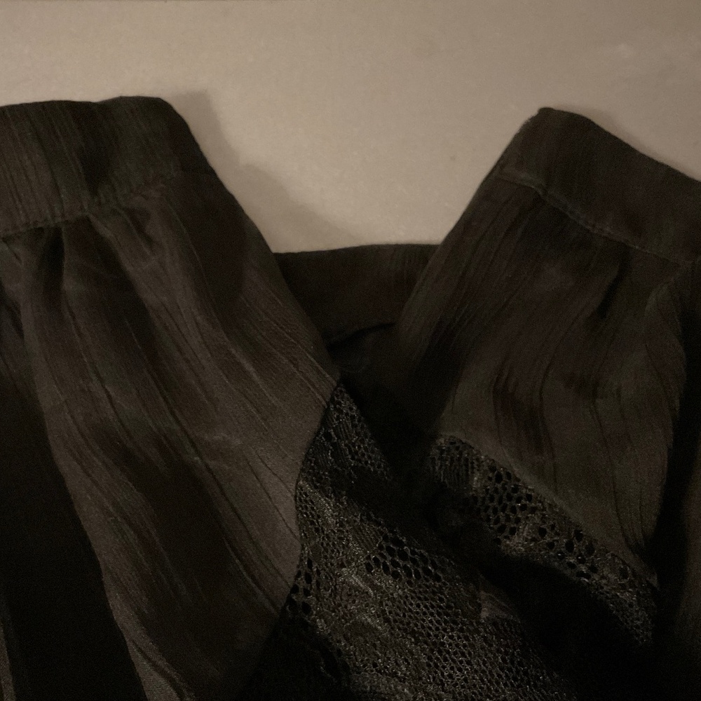 Simple elegance- high low semi transparent lacy black skirt - Picture 8 of 8
